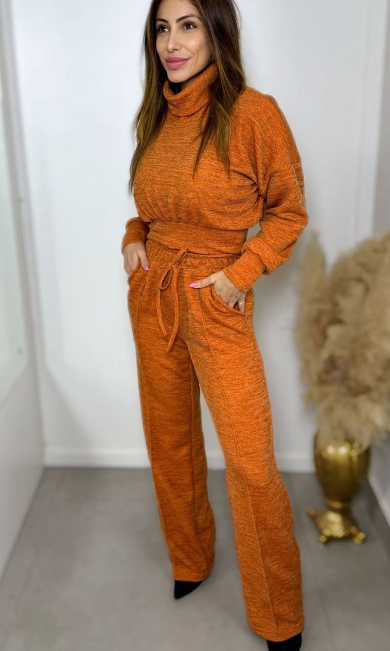 conjunto feminino em tricot com gola alta