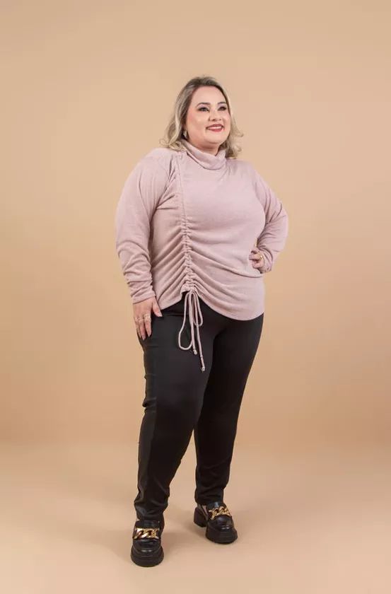 blusa plus size animal print em tule com forro