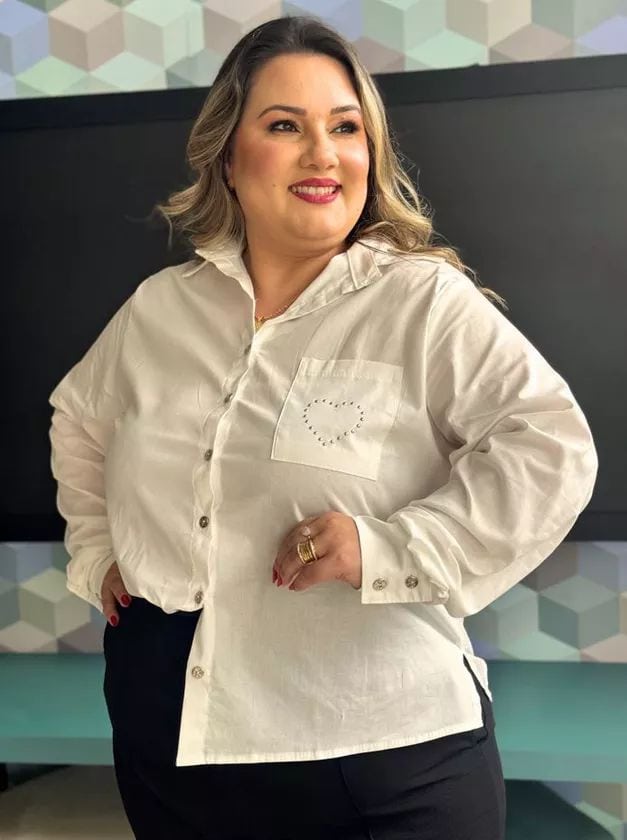 blusa plus size animal print em tule com forro