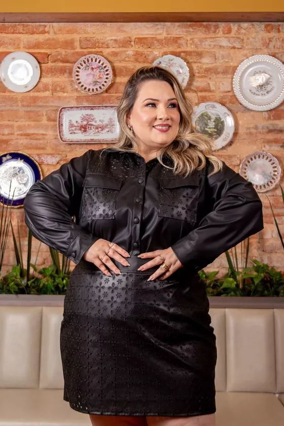 blusa plus size animal print em tule com forro